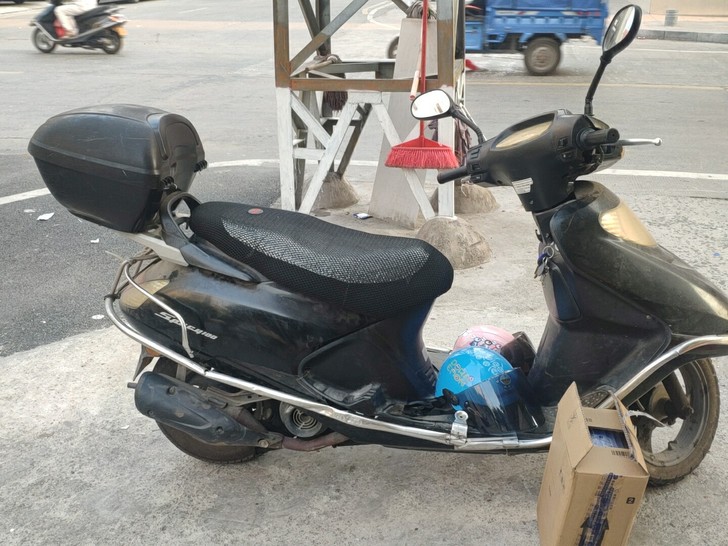 踏板摩托车,100cc雅马哈机头,省油有力...