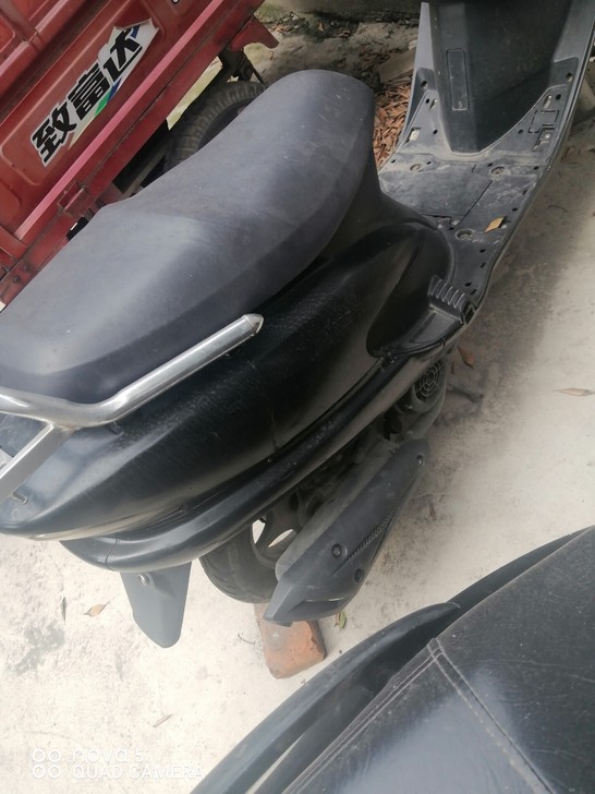 出售本田摩托车，成色不好发动机很好的，冷热...