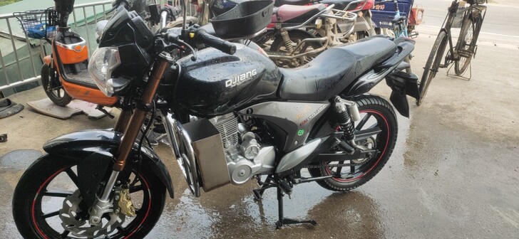 钱江150摩托车手续齐全1千公里。因买小车...