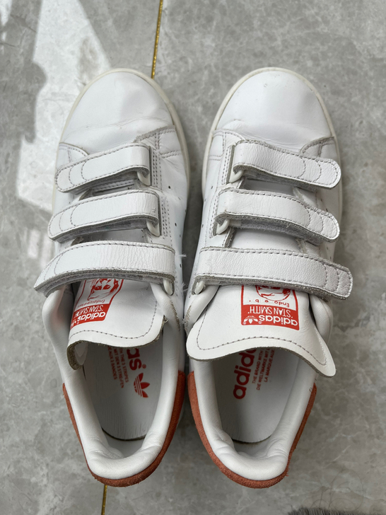 阿迪达斯小白鞋，36.5码，不泛黄，已刷洗...
