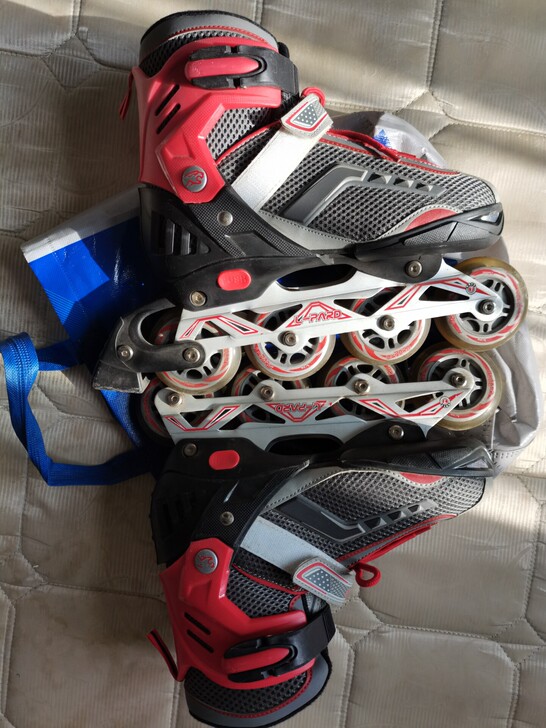 捷豹单排旱冰鞋