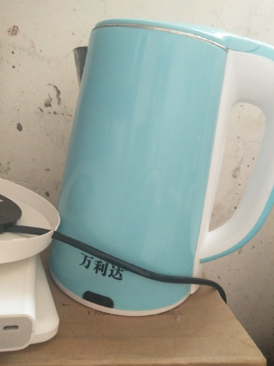 品牌热水壶，活动赠送。用过一次，几乎全新。...