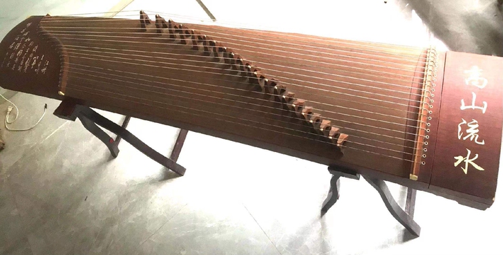 高山流水古筝。新手学习,可做装饰,当时学的...