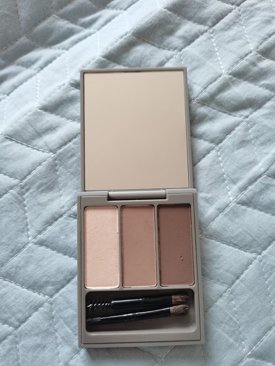 火烈鸟眉粉，可以当修容用，仅试用过一次，3...