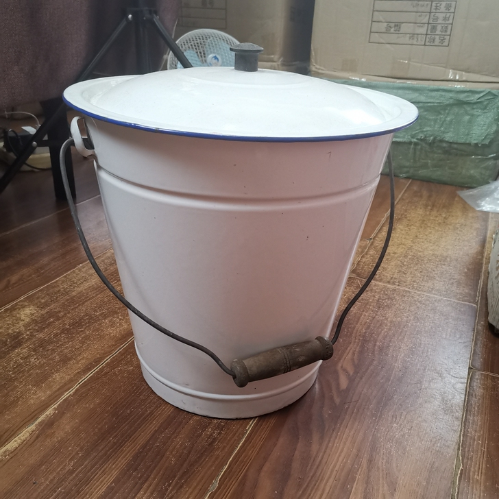 搪瓷手提水桶 带盖化工桶 工业化学桶 ...