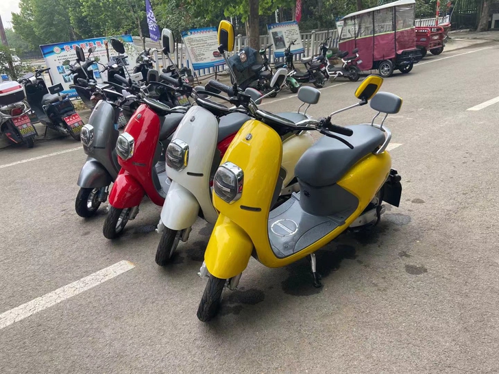 经营雅迪爱玛台铃小刀绿源电动车，大量现货二...