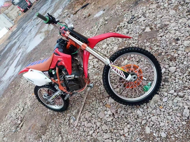 250M4越野,成色很新,机器非常暴力,三...