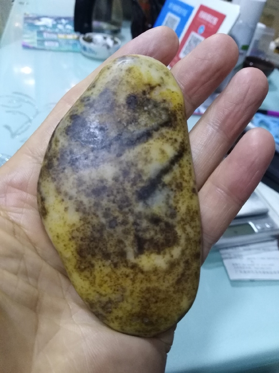 唐河彩玉原石籽料，尺寸92*51*14mm...