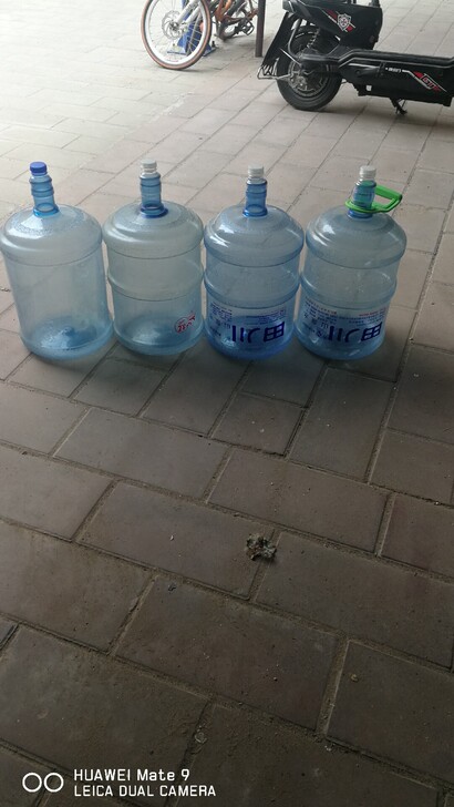 矿泉水桶