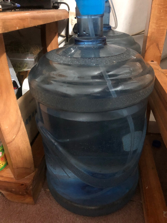 9成新矿泉水桶，有3个，一个15元，自提