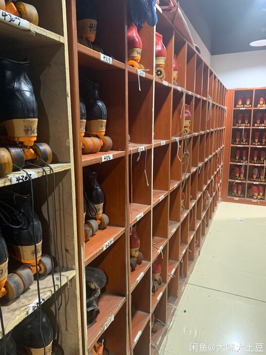 金马正品溜冰鞋 八成新左右 把好一点的挑出...