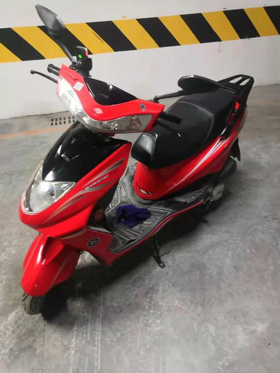自家用的踏板摩托车，排量125，黄金排量，...