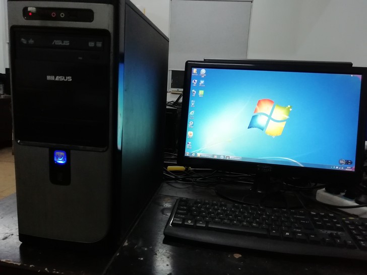 英特尔 第三代酷睿 I3台式电脑一套