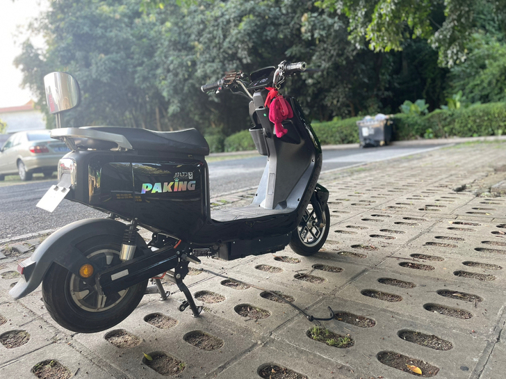 小刀电动车 99新 4月份买回来