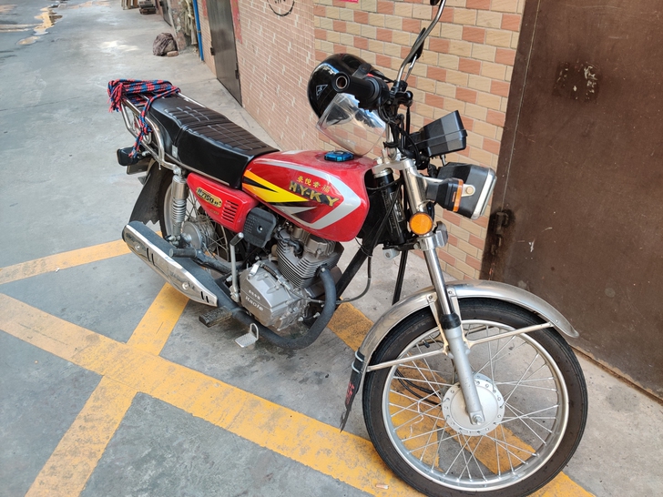 买回来不到一年的摩托车,全部原装,没改过,...