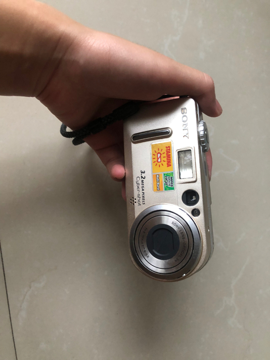 索尼DSC-P7数码相机， 成色如图，挺新的