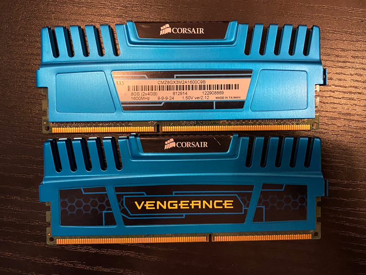 海盗船DDR3 1600 4G*2。美版闲...