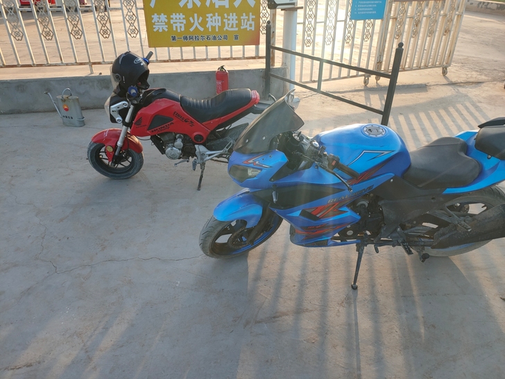 二手摩托车蓝色的有牌子19年车3000公里...