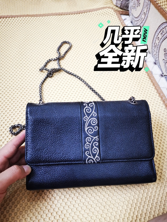 美都袋鼠女士小方包，保证专柜正品，外观时尚...