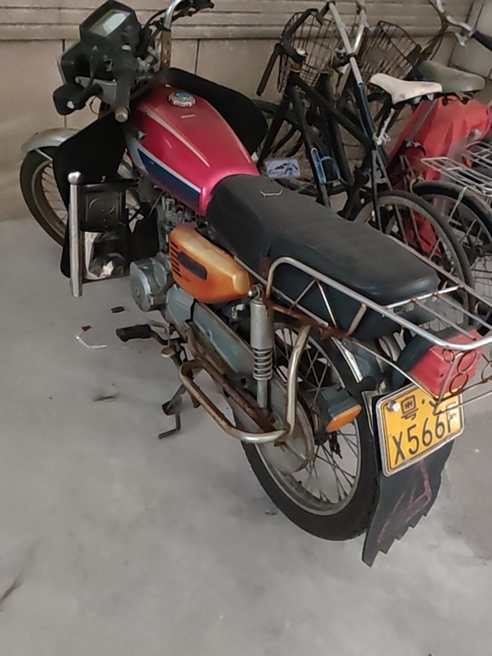 摩托车，新旧如图。