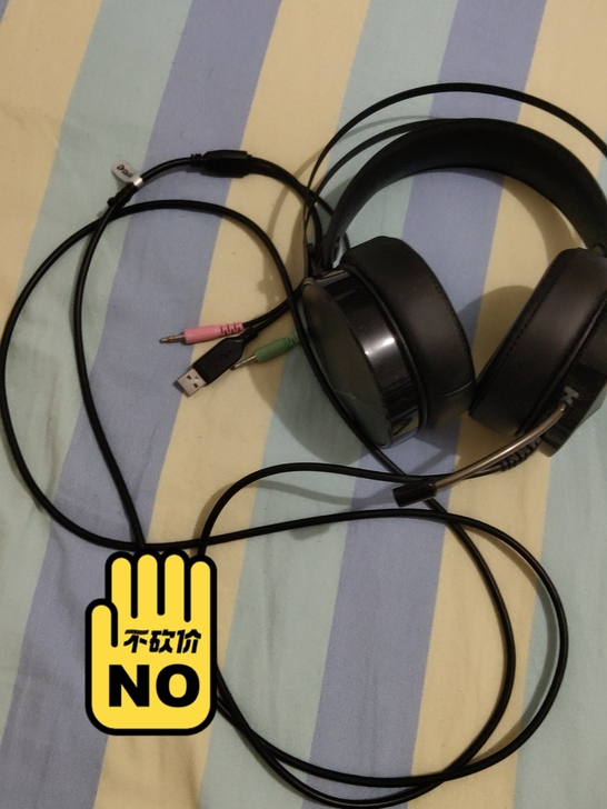 达尔优游戏耳机，带灯，功能正常。佩戴舒适，...