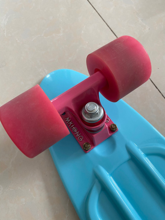 迈卡龙小鱼板 五六年前买的 基本全新 轱辘...