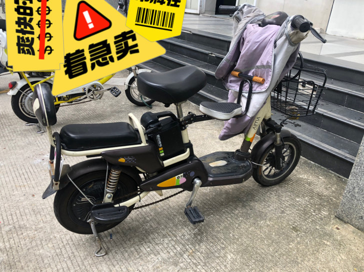 自用爱玛 锂电电动车 带原装遥控器 原装充...