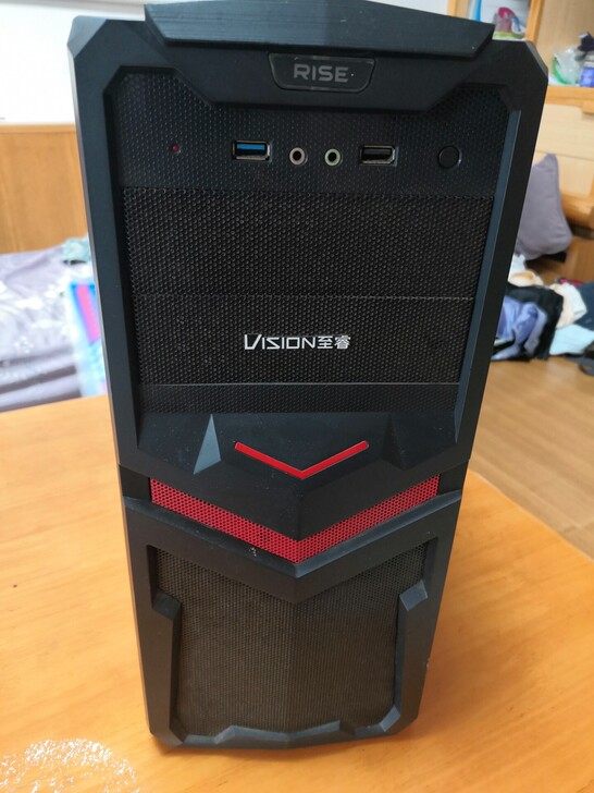 两个电脑机箱 附带一个电源 送两个键盘 2...