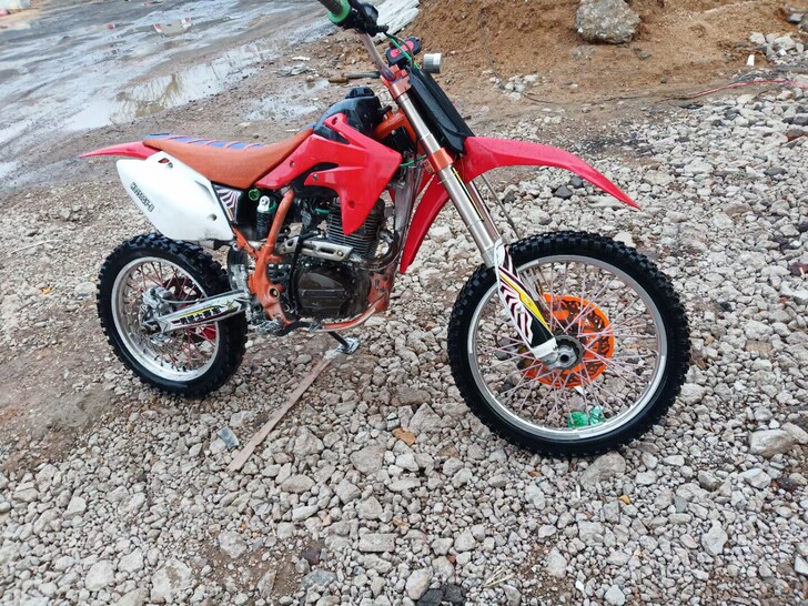 到货250M4越野，成色很新，机器非常暴力...