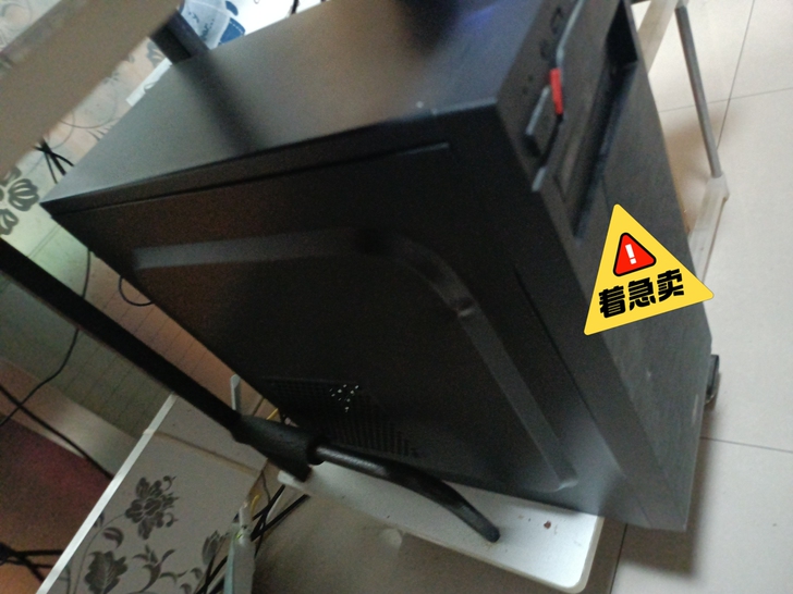 电脑一台 机箱有点伤 其他都好的 第三代I...