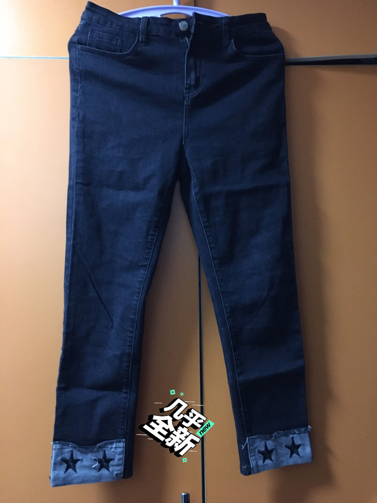 牛仔裤，弹力很大。