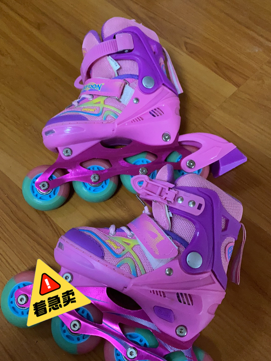 九五新轮滑鞋没在室外穿过，只在室内穿过几次...