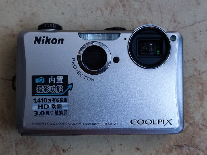 尼康S1100pj带投影的数码相机，品像见...