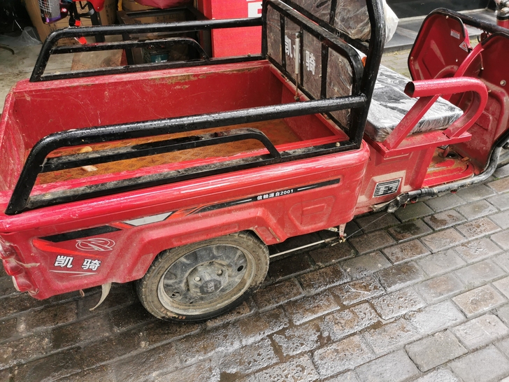 电动三轮车，一年左右，大电池，60伏32安...