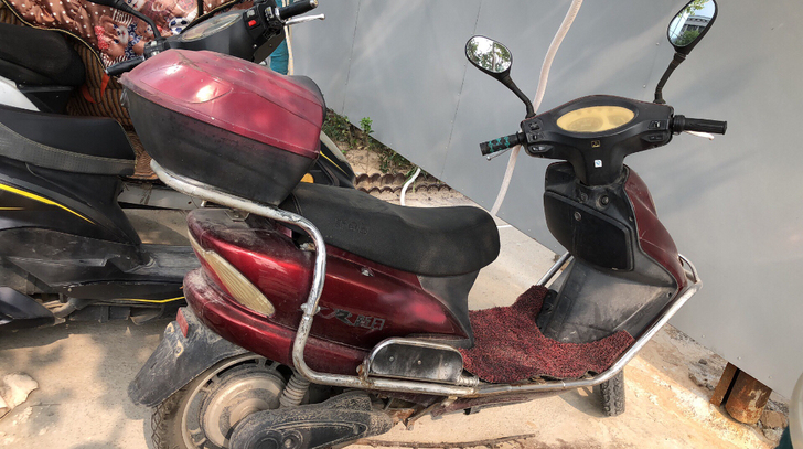 8成新新日踏板电动车，经济实惠，电瓶去年才...