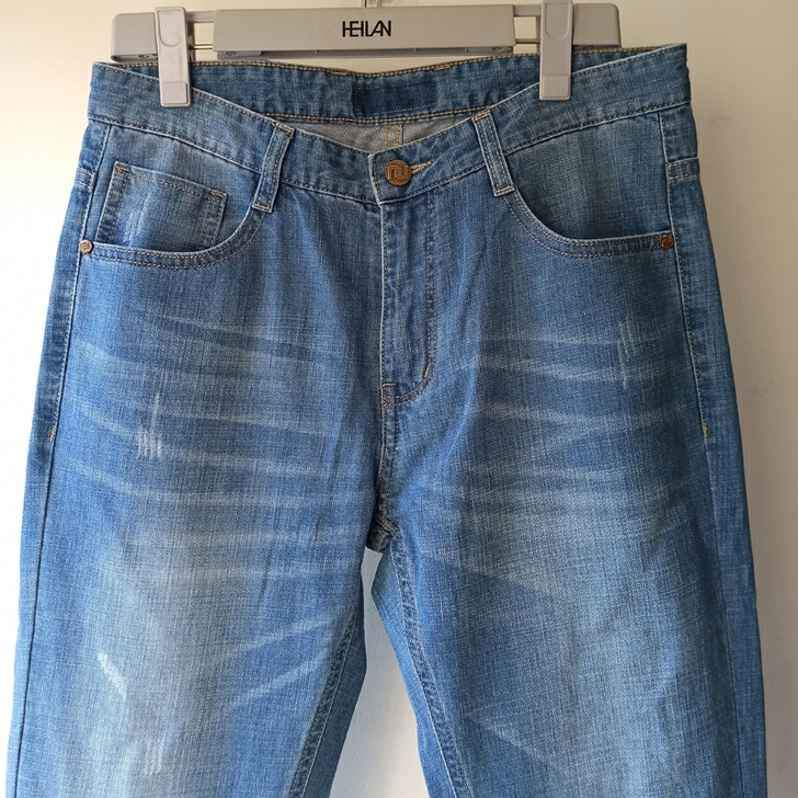 全新 男浅蓝小脚牛仔裤 一线品牌库存 剪标