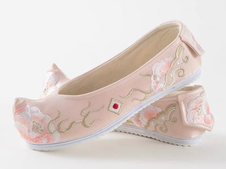 【十三余 小豆蔻儿】[芍药] 绣花平底坡跟...