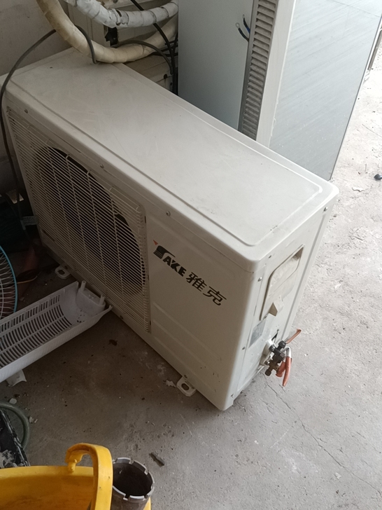 龙南市有2p柜机冷暖和一台1p单冷现代空调...