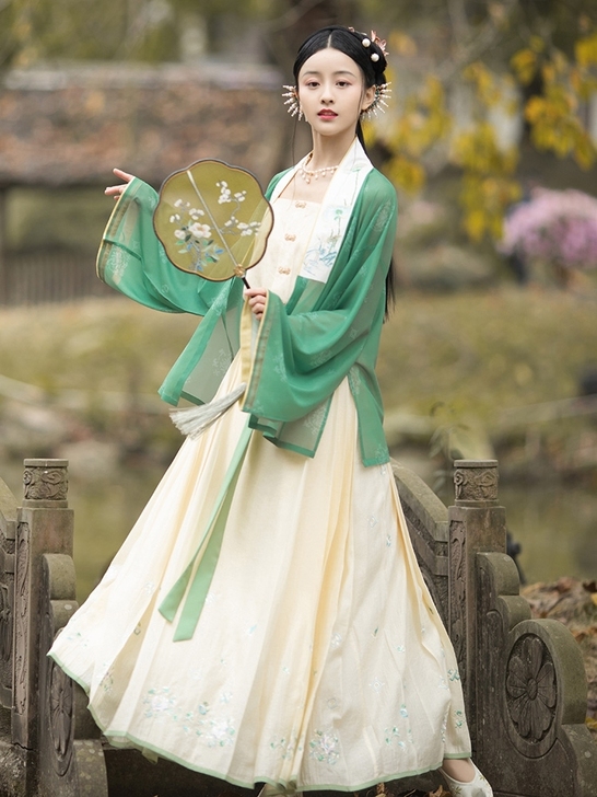 重回汉唐【归浣女】很清凉的一套汉服，穿二洗...