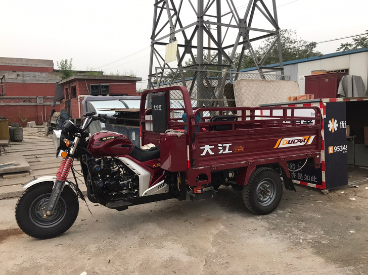 大江水冷电喷200CC三轮摩托车，车斗是1...