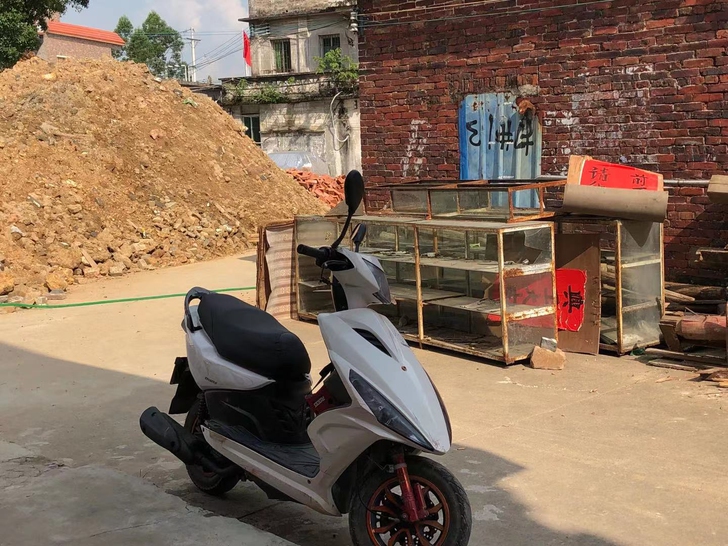 摩托踏板车