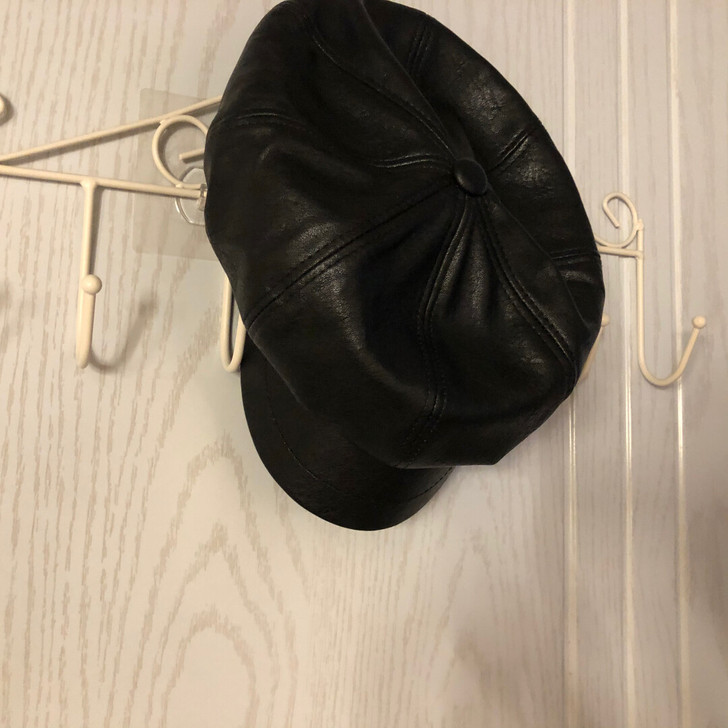 实体店购入黑色贝雷帽