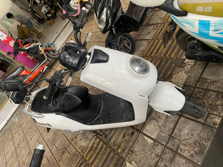 出售72v新日电动车，6个大电池，前后真空...
