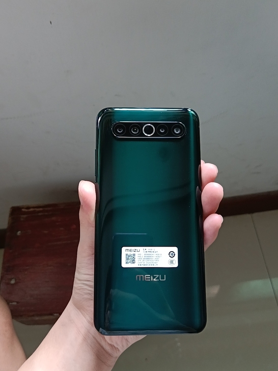 出一台全新魅族17，8256g松深入墨。买...