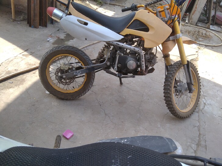 高赛越野摩托车，小猴摩托车一辆，都是一下就...