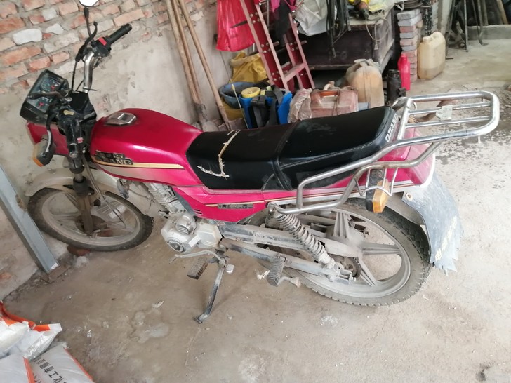 正在开的摩托车,买车淘汰下来的