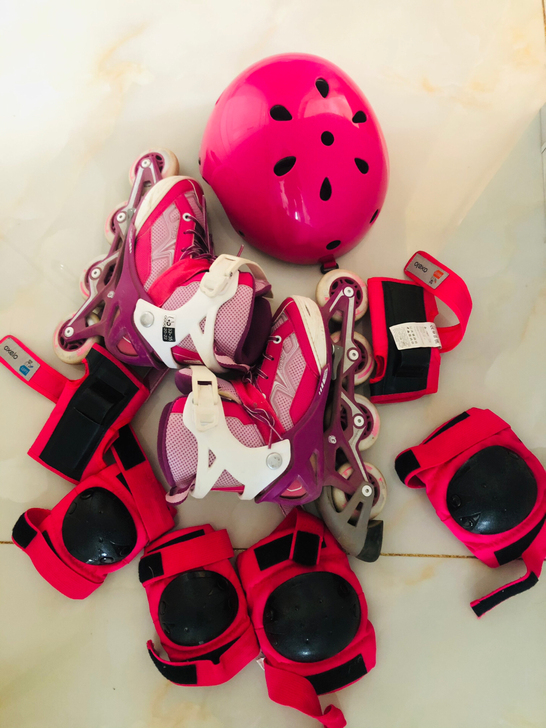 迪卡侬正品女童溜冰鞋+全套装备，可调节尺码...