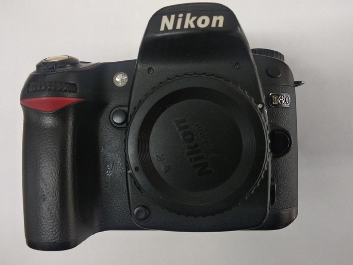 尼康D80机身成色如图，功能正常，带电池，...