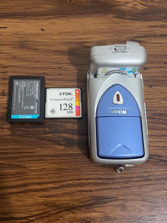 尼康e2500，200W像素，3倍光变