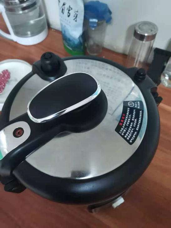 99新苏泊尔电压力锅,加热十几分钟断续报E...